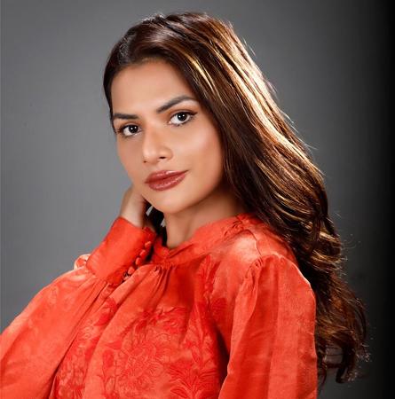 “Turkey’s Fashion Icon Sana Aziz Khan Unveils Her Signature Luxury Perfume Collection” RENEZ ( The Fragrance Of Love )