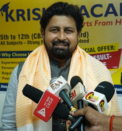 तनु कुरैशी लोकप्रिय मॉडल और अभिनेत्री का गाना ‘कोको कोला वाली फीलिंग’ आजकल खूब ट्रेंड कर रहा है और लोग इस पर थिरक रहे हैं।