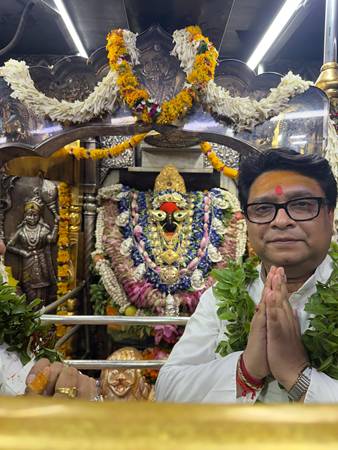 कलाकारांच्या दिंडीत रिपब्लिकन नेत्या तथा निर्माती संघमित्रा ताई गायकवाड यांचा उत्स्फूर्त सहभाग