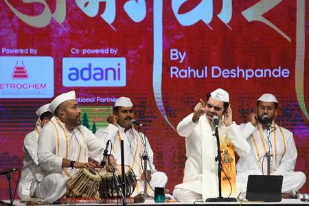 राहुल देशपांडे यांच्या ‘अभंगवारी’ने शन्मुखानंद सभागृह भक्तिरसात न्हाऊन निघाले