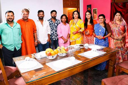 प्रोड्यूसर विद्या मौर्य, डायरेक्टर चंदन सिंह की 11 में से तीसरी भोजपुरी फिल्म ‘घर के रौनक’ की शूटिंग शुरू है सिद्धार्थ नगर में